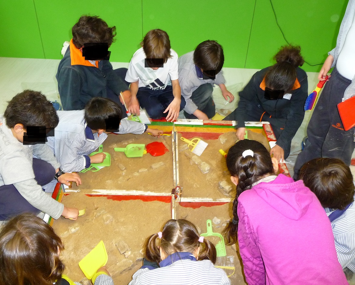 Taller de Arqueología para niños. Jaca. Antonio Alagón. ARQUEOPLUS©