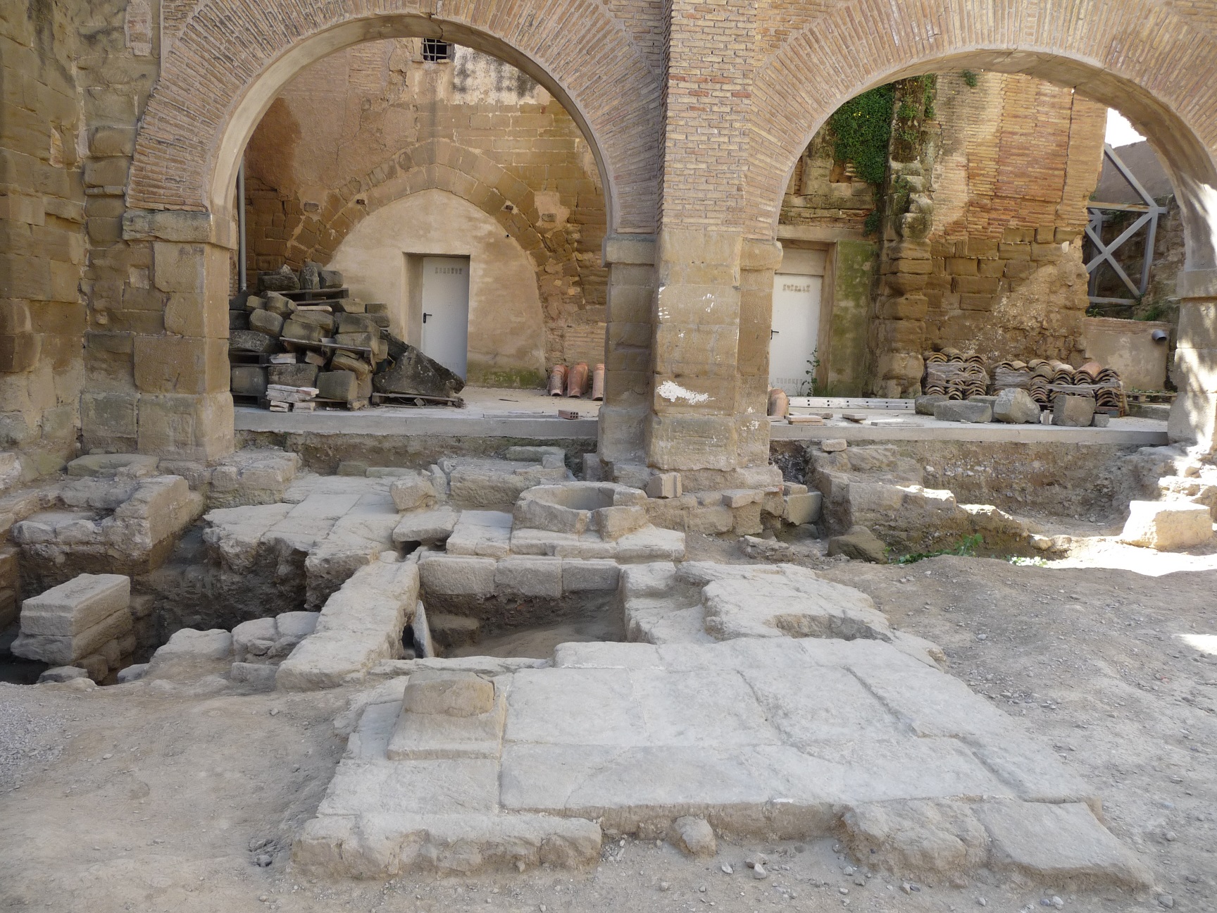 Excavación arqueológica dirigida en entorno Catedral de Huesca. Foto de proyecto por A. Alagón ARQUEOPLUS.